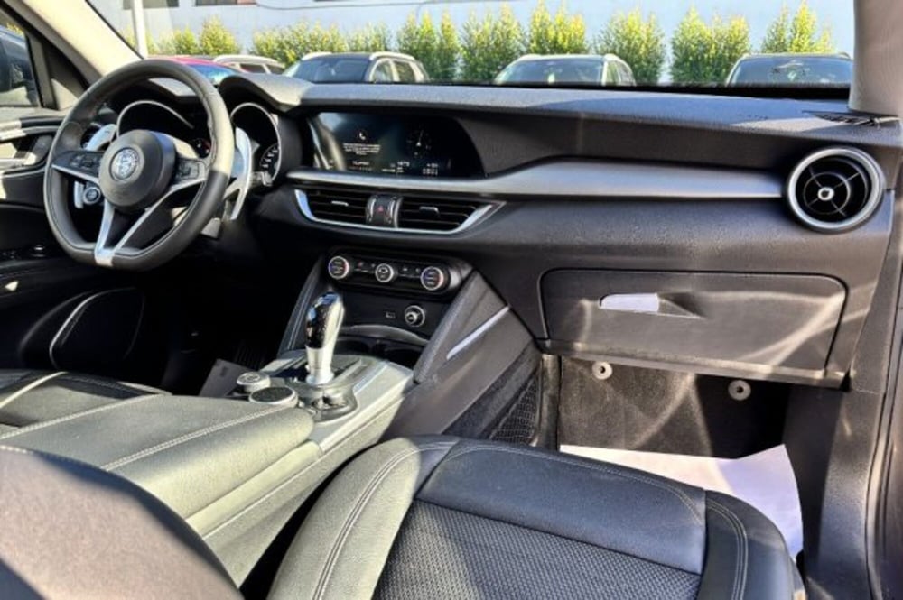 Alfa Romeo Stelvio usata a Latina (9)
