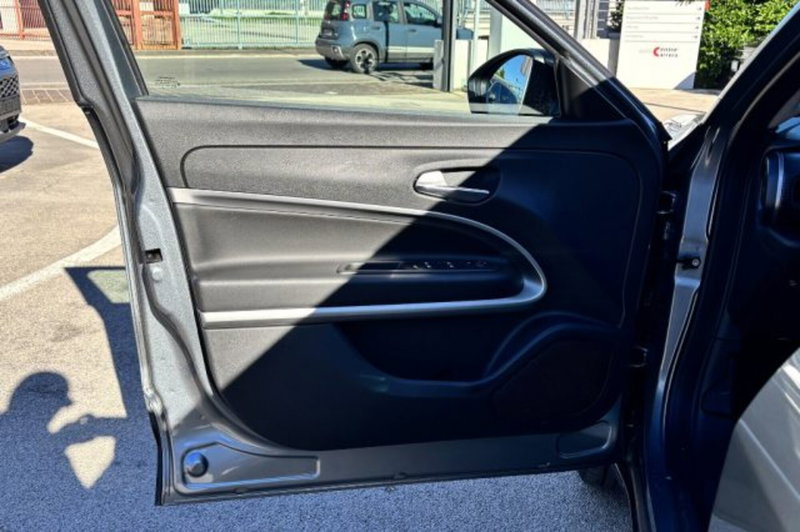 Jeep Avenger usata a Latina (12)