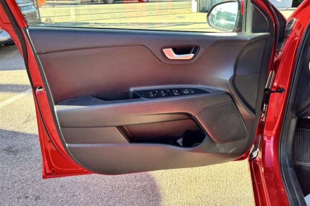 Kia Rio usata a Latina (12)