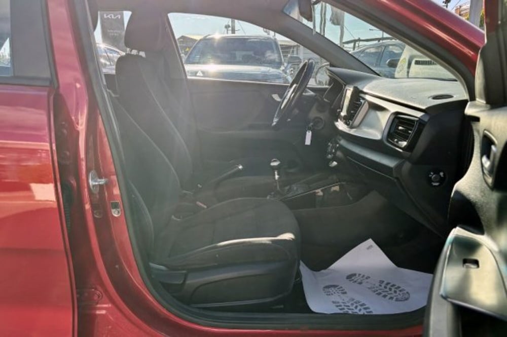 Kia Rio usata a Latina (8)