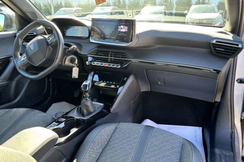Peugeot 2008 usata a Latina (9)