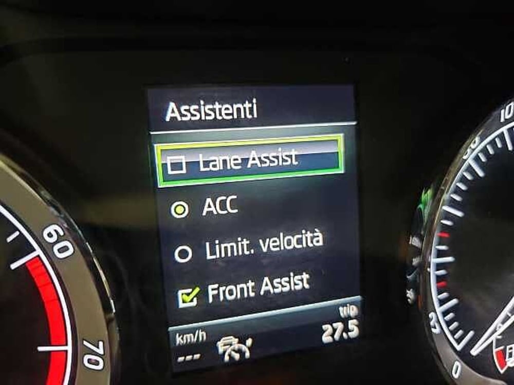 Skoda Karoq usata a Lecco (18)