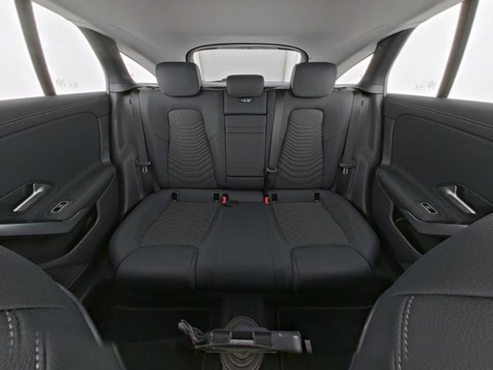 Mercedes-Benz CLA Shooting Brake usata a Milano (10)