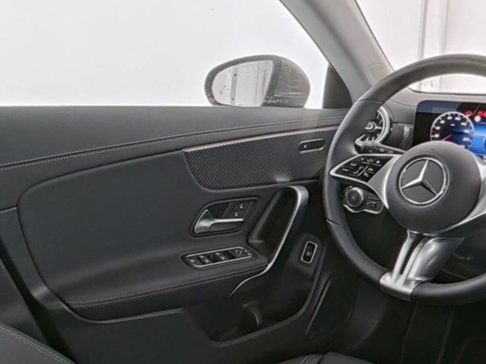 Mercedes-Benz CLA Shooting Brake usata a Milano (9)