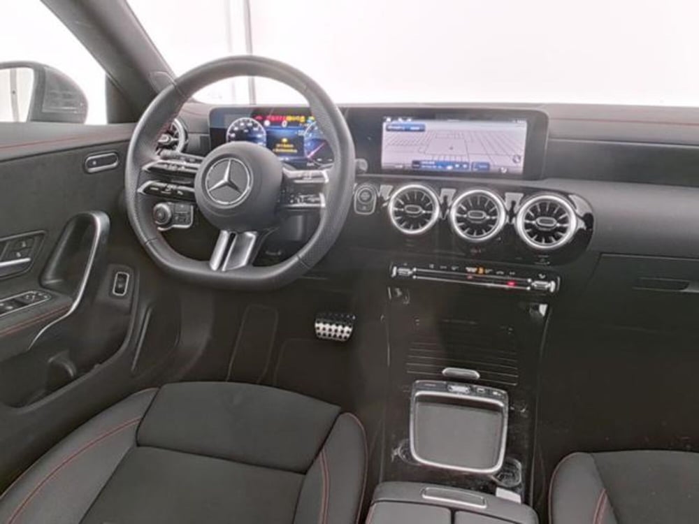 Mercedes-Benz CLA Shooting Brake usata a Milano (7)