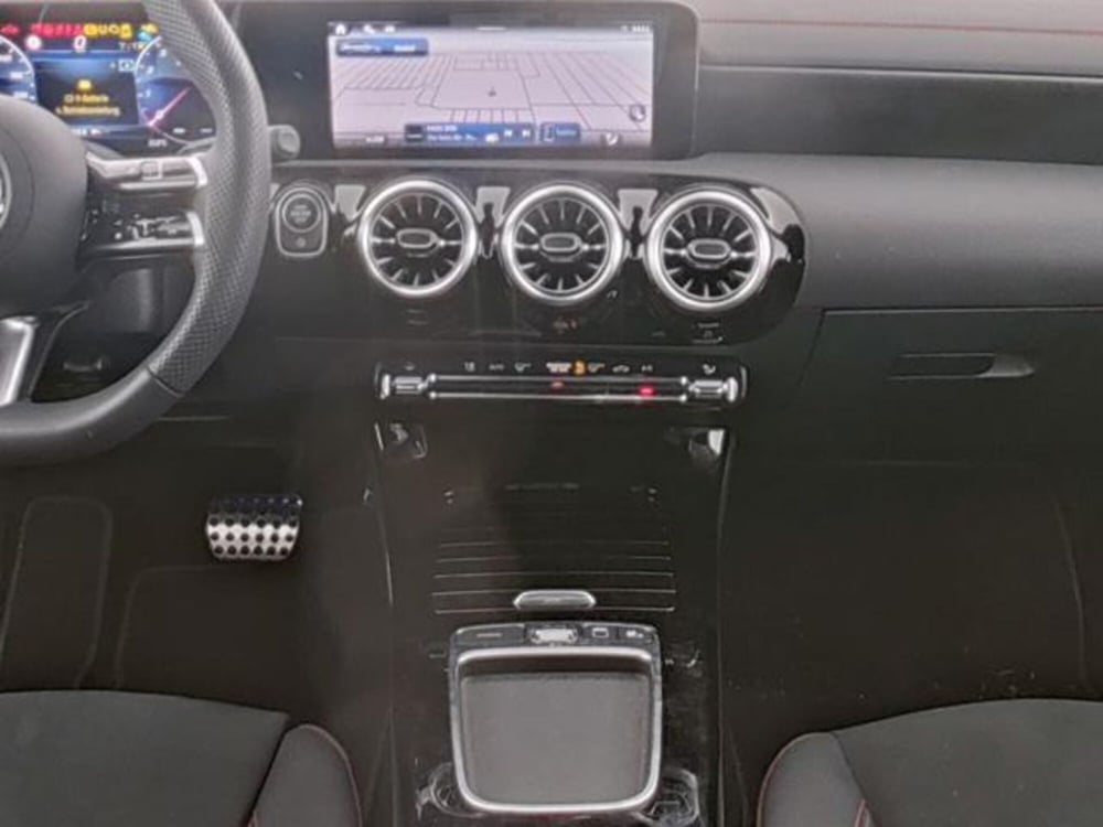 Mercedes-Benz CLA Shooting Brake usata a Milano (8)