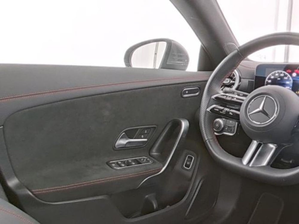 Mercedes-Benz CLA Shooting Brake usata a Milano (9)