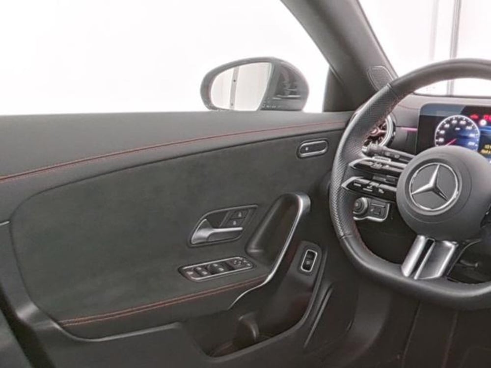 Mercedes-Benz CLA Shooting Brake usata a Milano (9)