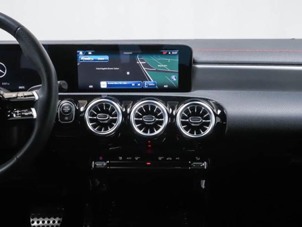 Mercedes-Benz CLA Shooting Brake usata a Milano (7)