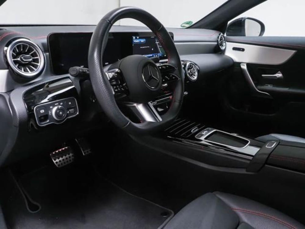 Mercedes-Benz CLA Shooting Brake usata a Milano (8)