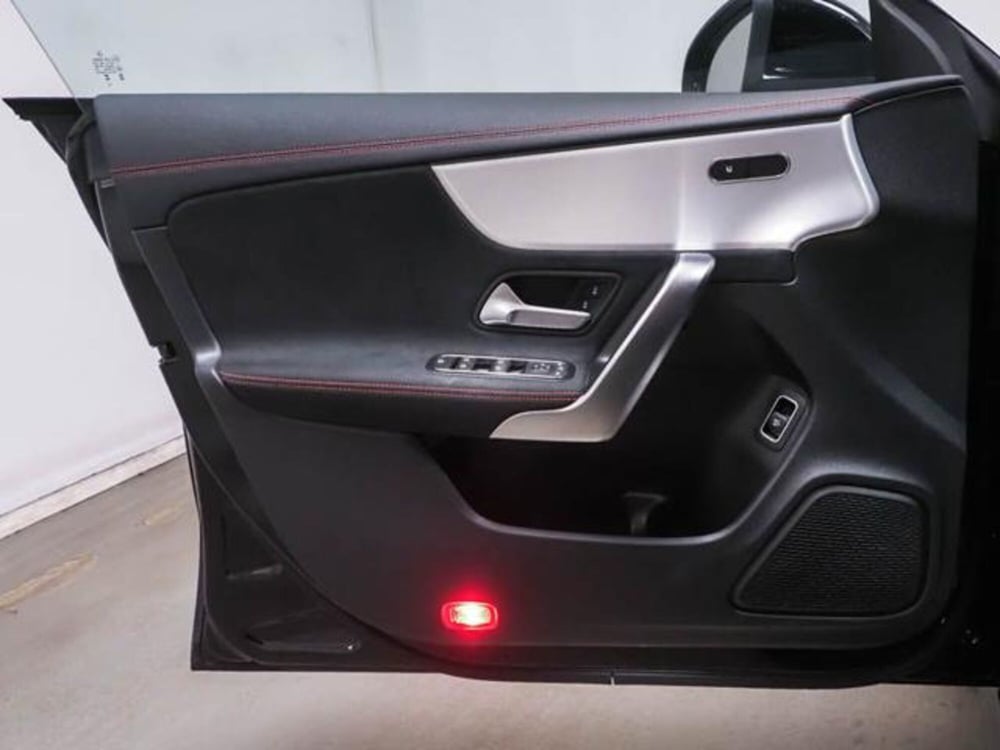 Mercedes-Benz CLA Shooting Brake usata a Milano (9)