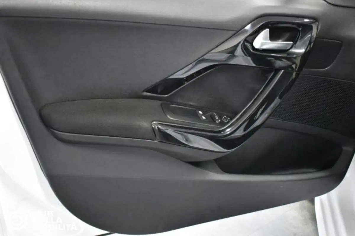 Peugeot 208 usata a Perugia (8)