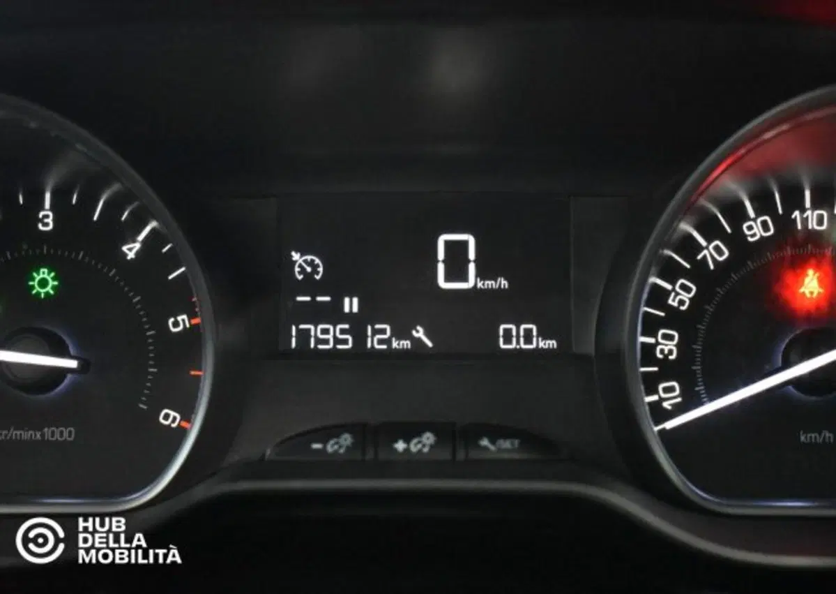 Peugeot 208 usata a Perugia (9)
