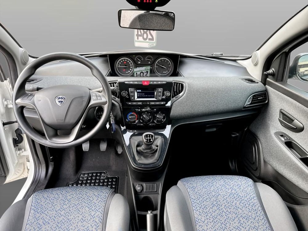 Lancia Ypsilon usata a Verona (10)