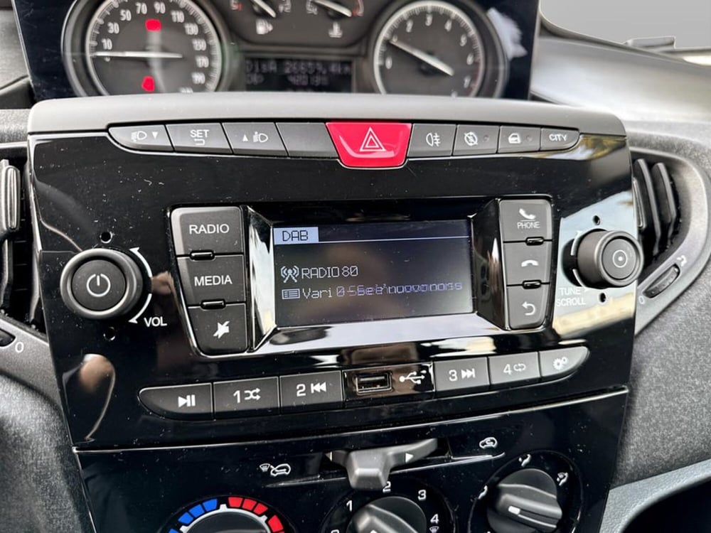Lancia Ypsilon usata a Verona (11)