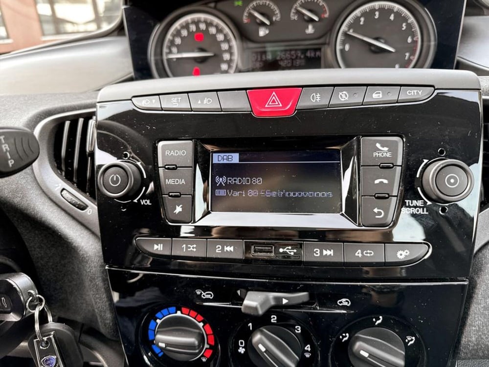 Lancia Ypsilon usata a Verona (14)