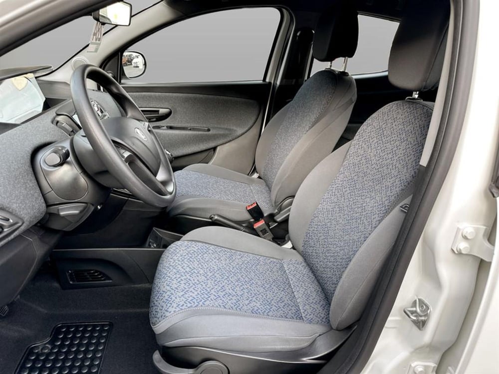 Lancia Ypsilon usata a Verona (15)