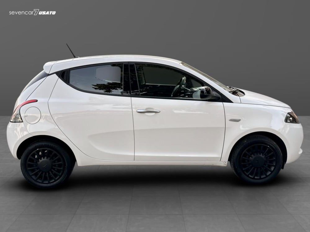 Lancia Ypsilon usata a Verona (4)