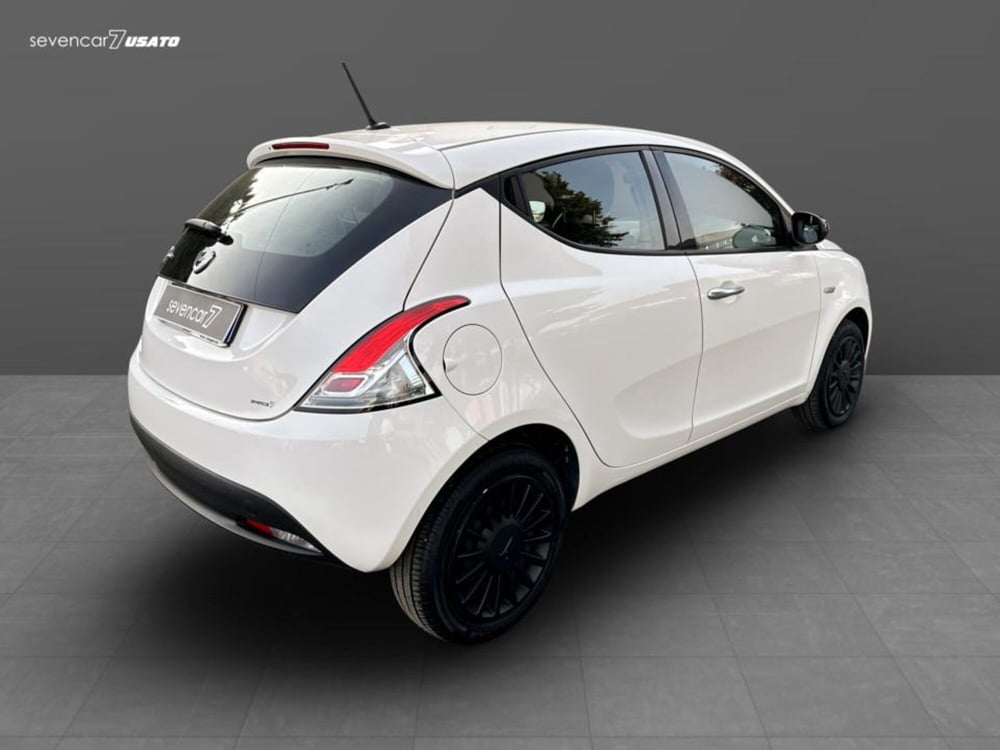 Lancia Ypsilon usata a Verona (5)