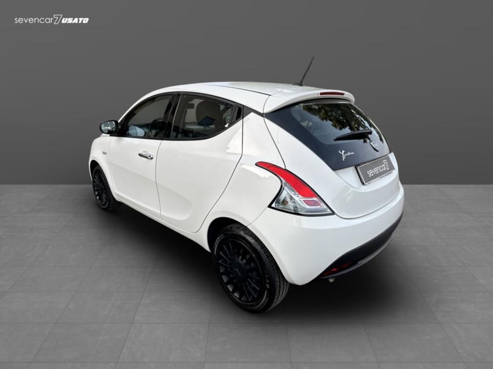 Lancia Ypsilon usata a Verona (7)
