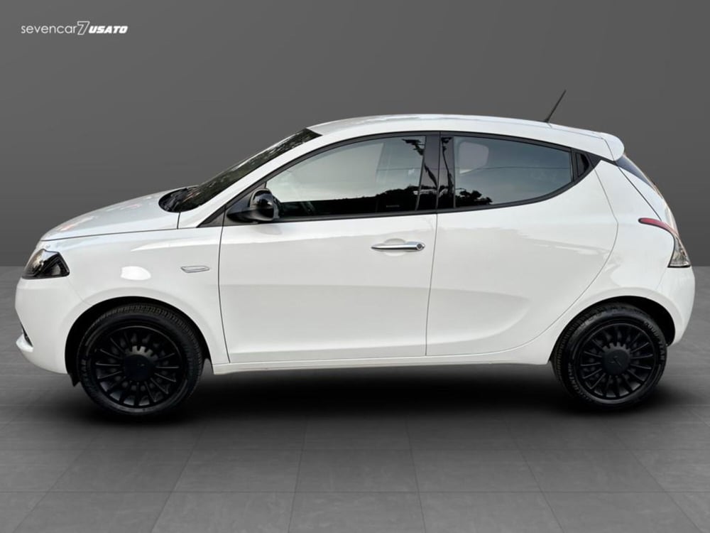 Lancia Ypsilon usata a Verona (8)