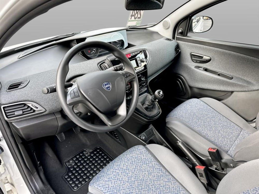 Lancia Ypsilon usata a Verona (9)