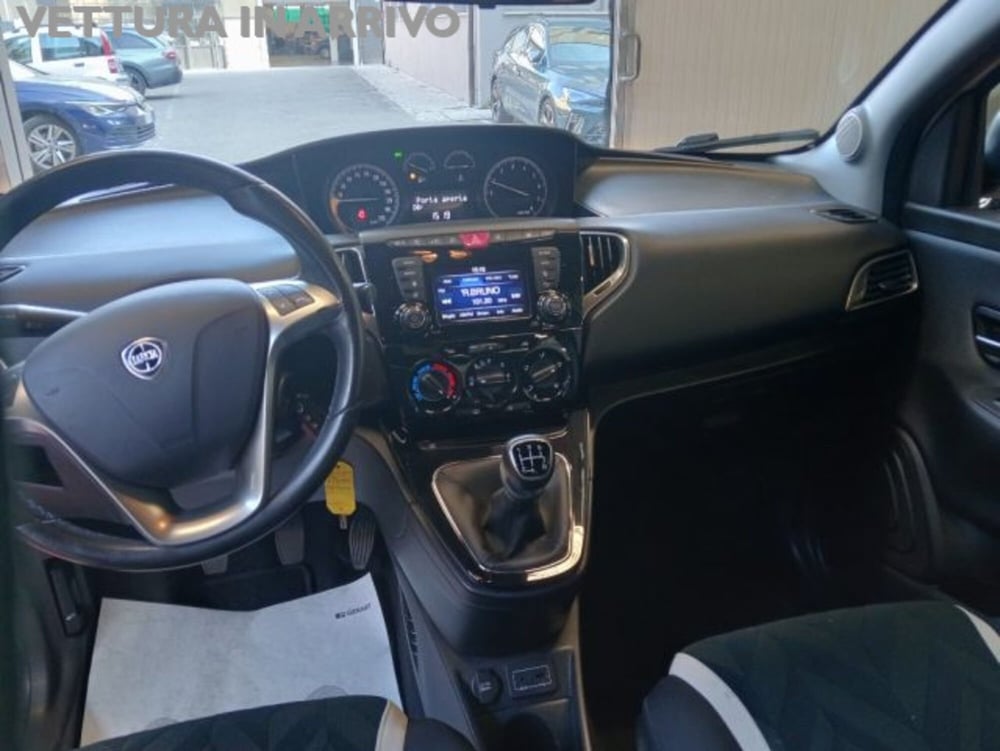 Lancia Ypsilon usata a Modena (7)