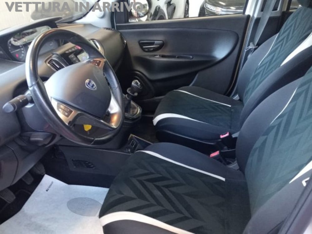 Lancia Ypsilon usata a Modena (8)
