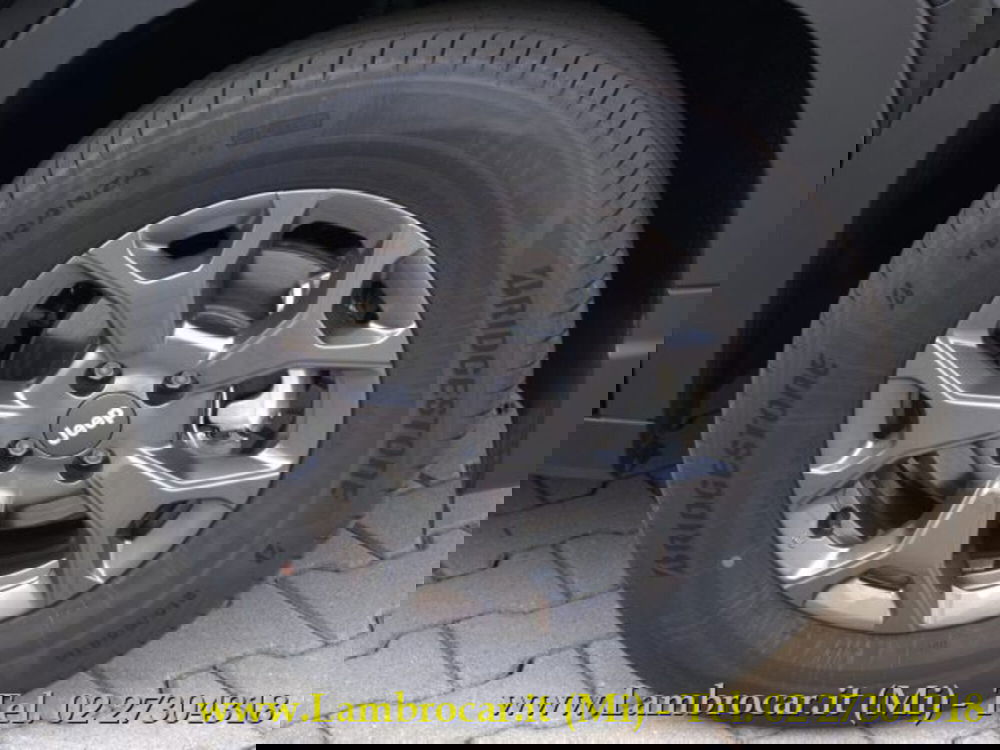 Jeep Avenger nuova a Milano (13)