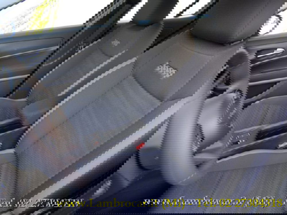 Jeep Avenger nuova a Milano (4)