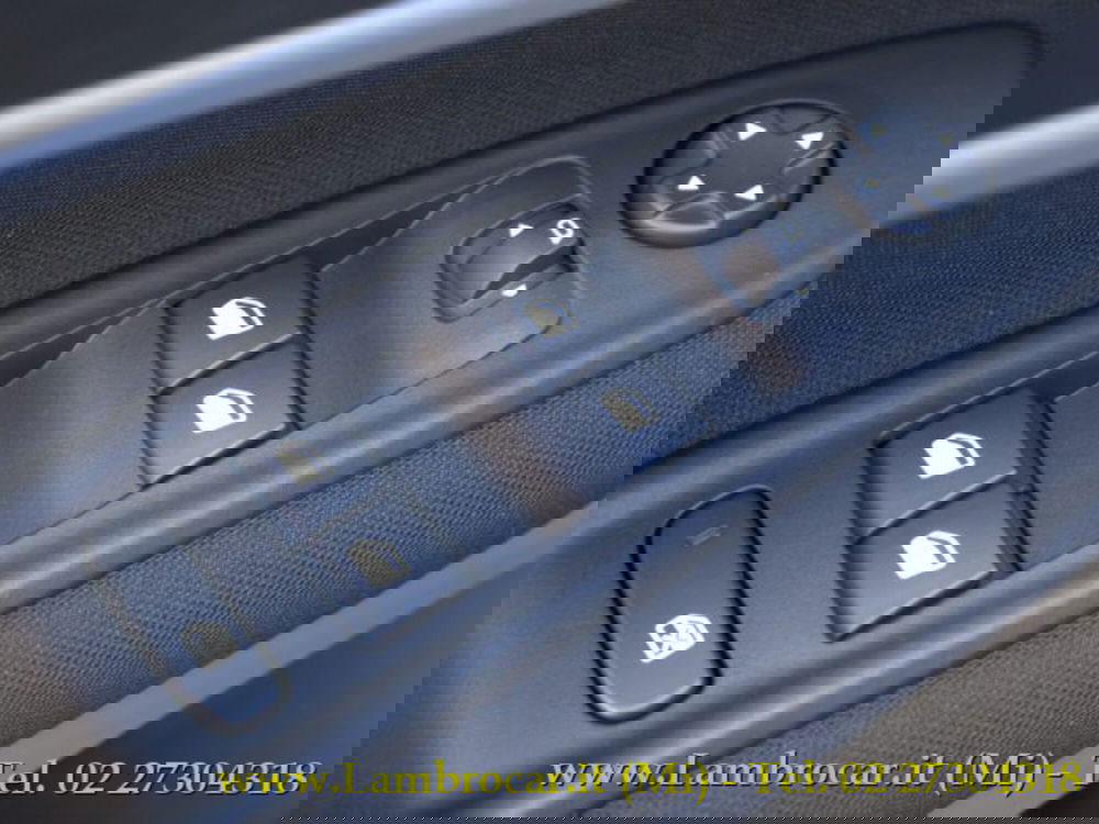 Jeep Avenger nuova a Milano (8)