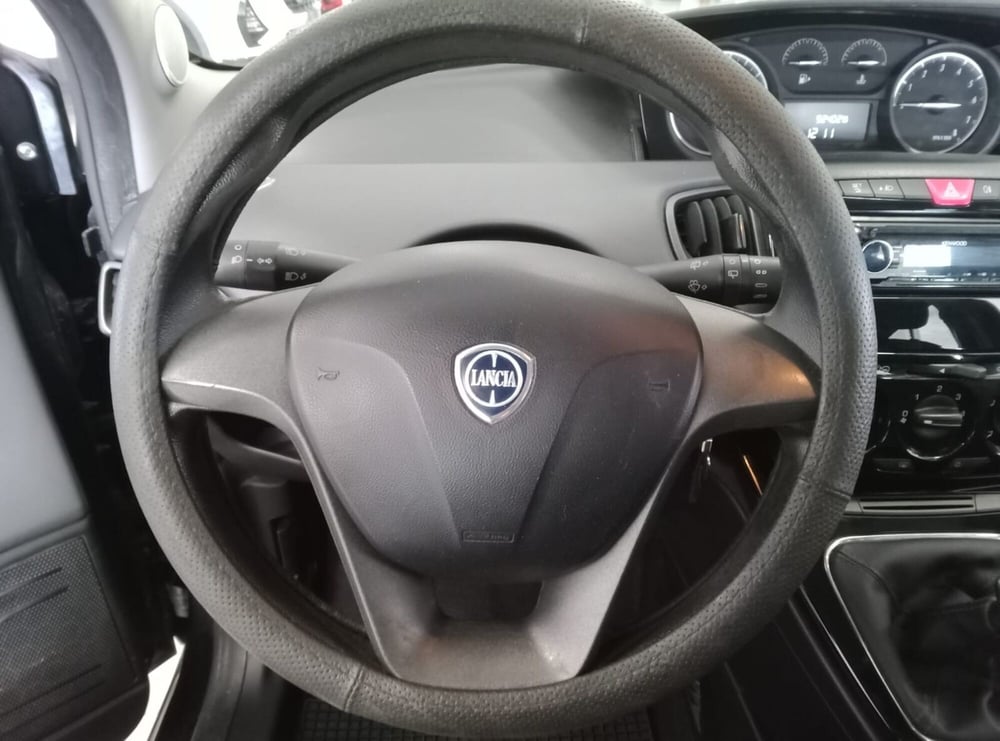 Lancia Ypsilon usata a Alessandria (7)