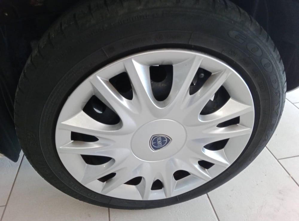 Lancia Ypsilon usata a Alessandria (4)