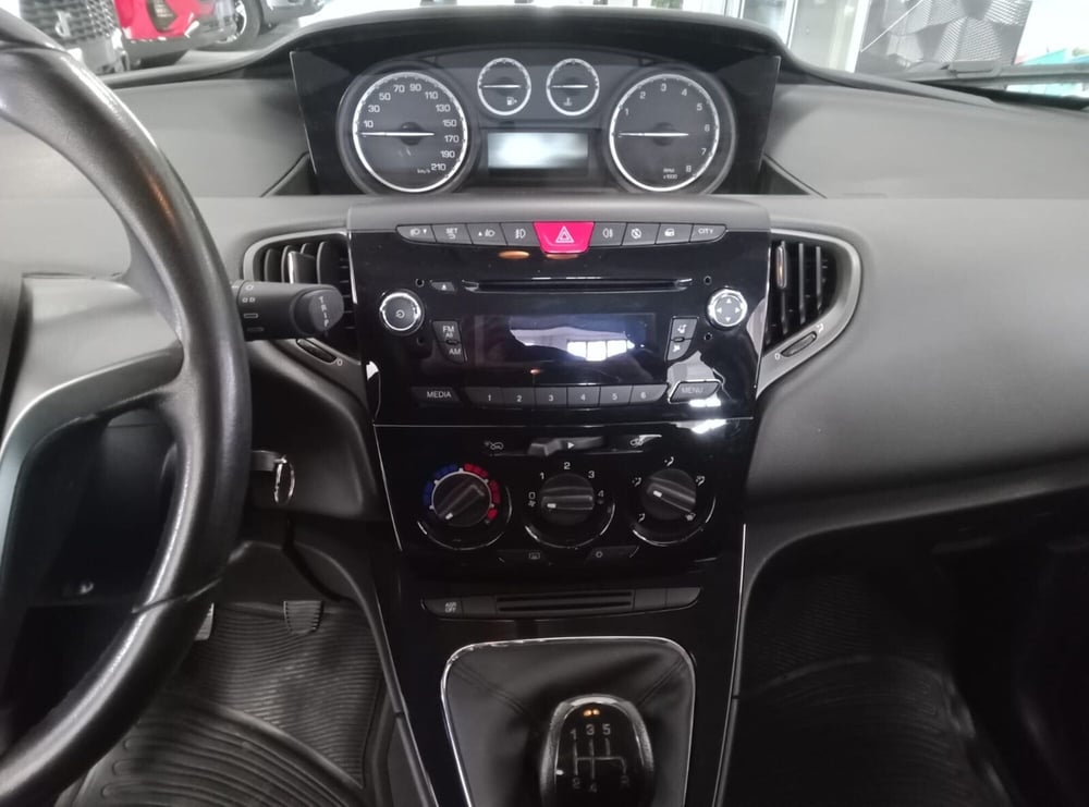 Lancia Ypsilon usata a Alessandria (5)
