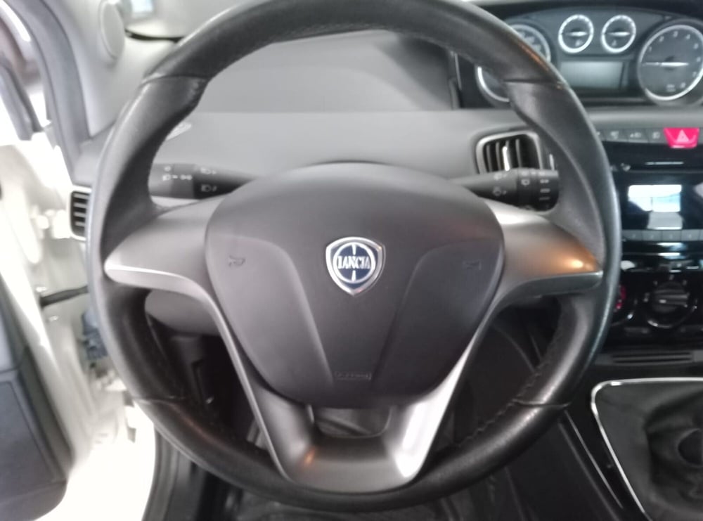 Lancia Ypsilon usata a Alessandria (7)