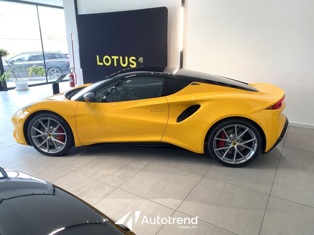 Lotus Emira usata a Bari (4)