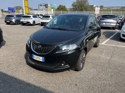 Lancia Ypsilon 1.0 FireFly 5 porte S&amp;S Hybrid Gold Plus del 2023 usata a Milano