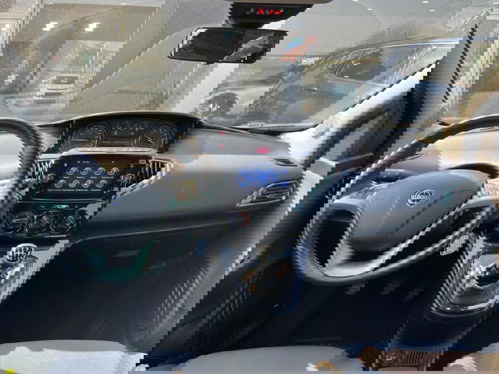 Lancia Ypsilon usata a Milano (15)