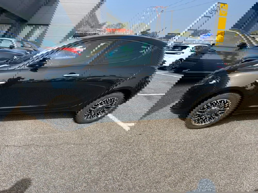 Lancia Ypsilon usata a Milano (5)