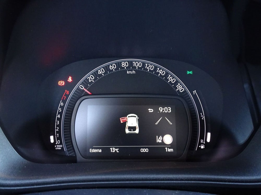 Toyota Aygo X nuova a Treviso (15)