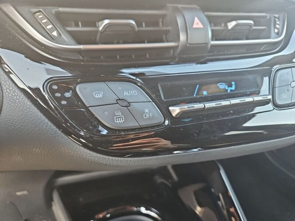Toyota Toyota C-HR usata a Vicenza (13)