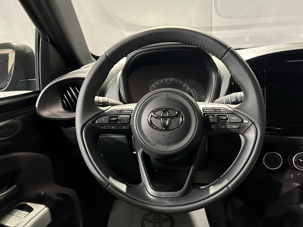 Toyota Aygo X usata a Milano (8)