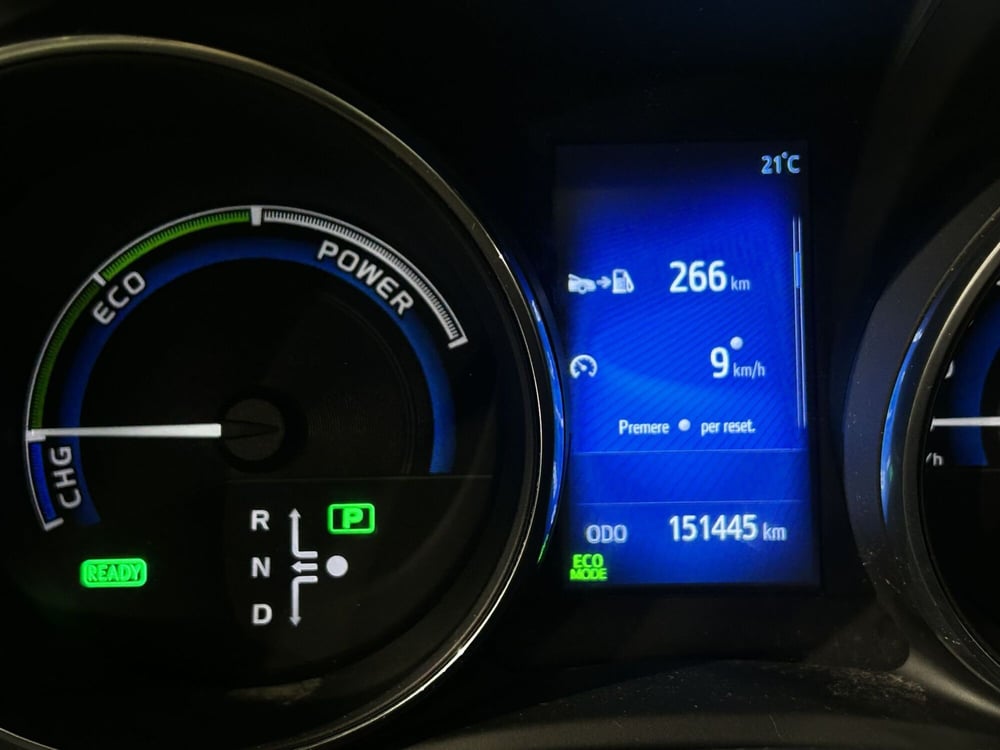 Toyota Auris Station Wagon usata a Milano (12)