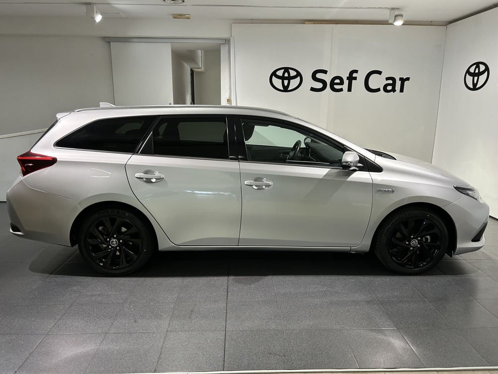 Toyota Auris Station Wagon usata a Milano (13)