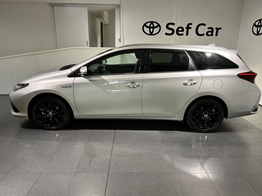 Toyota Auris Station Wagon usata a Milano (3)