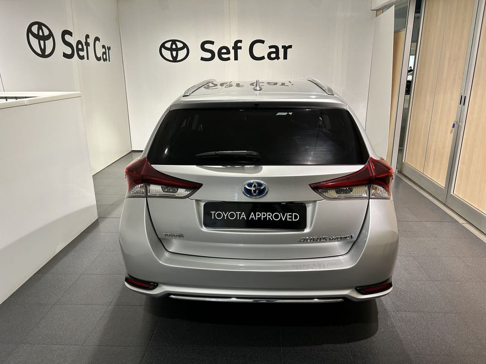 Toyota Auris Station Wagon usata a Milano (4)