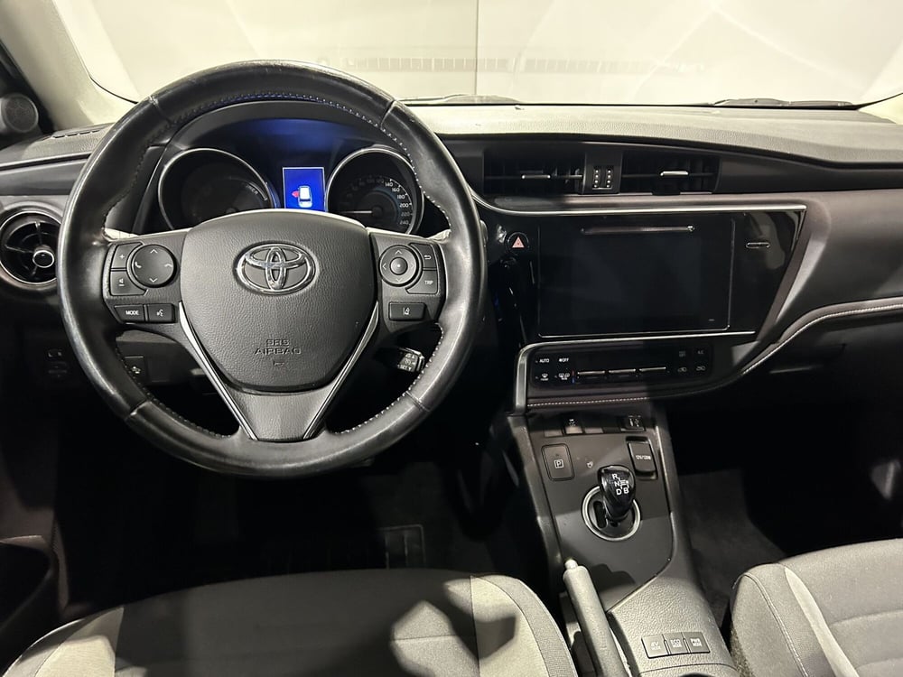 Toyota Auris Station Wagon usata a Milano (8)
