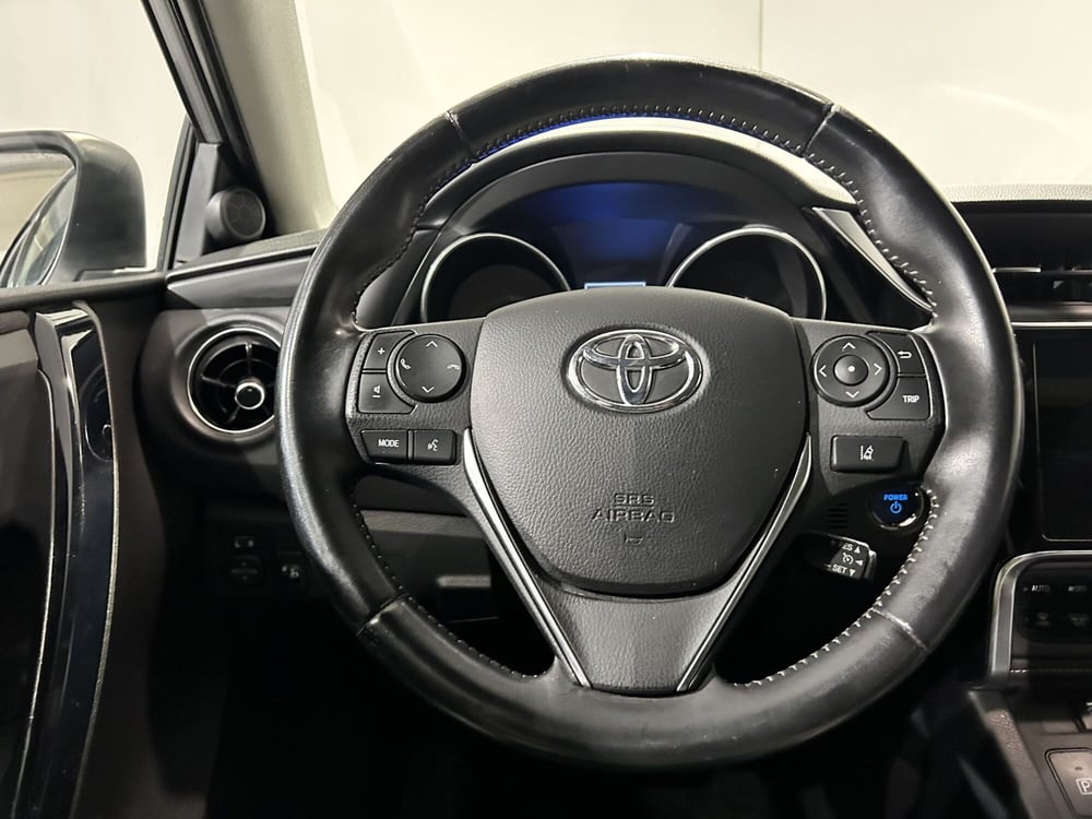 Toyota Auris Station Wagon usata a Milano (9)