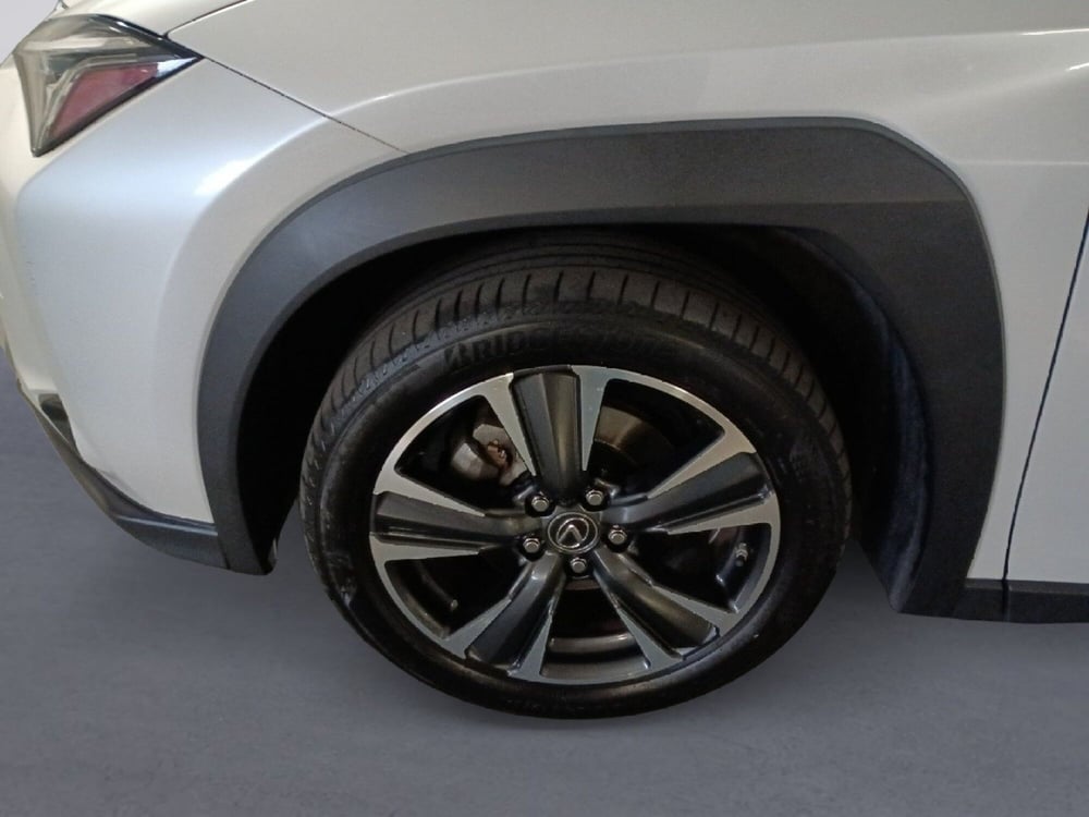 Lexus UX usata a Milano (10)