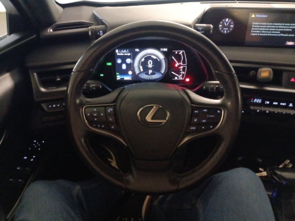 Lexus UX usata a Milano (12)